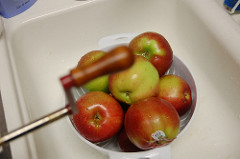 apples and apple corer