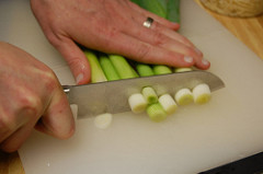 slicing leeks